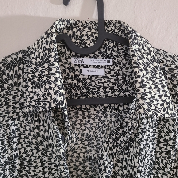 Zara shirt B&W pattern - Medium - Picture 2 of 3